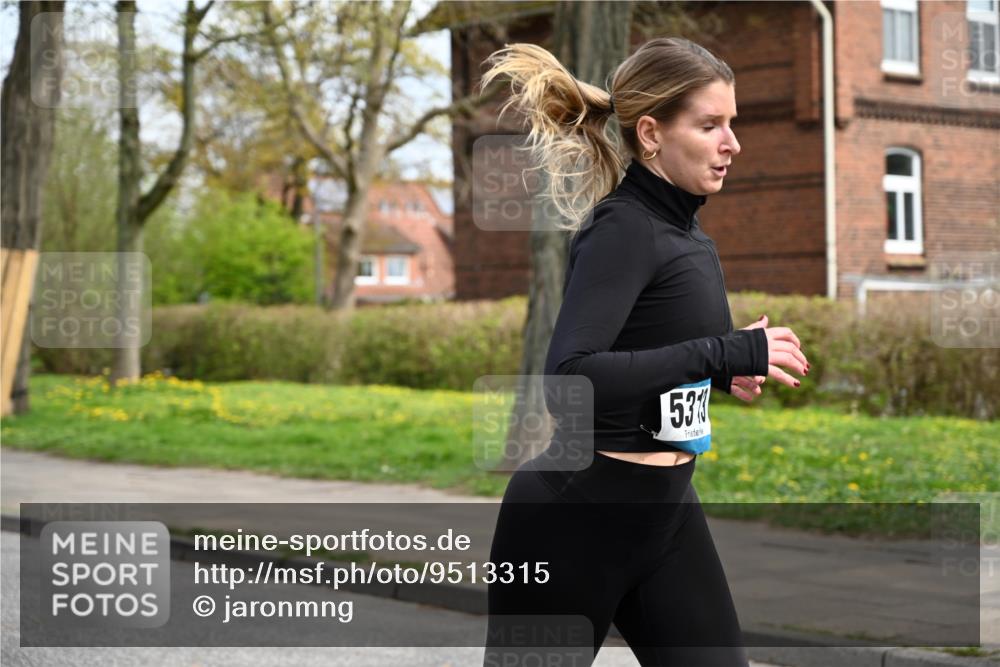 12.04.2026 - 45. Internationalen Wilhelmsburger Insellauf J. Mangold http://msf.ph/oto/9513315 12.04.2026 13:08:31 Ziel 4454, 4046, 4824, 5548, 5547, 4640, 5231, 5306, 3896, 4967, 2436, 2045, 3745, 2046, 4102, 5795, 4860, 5313, 5027, 5093, 5020, 4265, 4265, 3035, 5305, 4757, 4039, 4901, 5746, 2560, 5229, 2077, 2923, 4652, 2260, 3261, 5324, 3406, 3359, 2981, 5712, 3791, 4453, 4204, 4611, 2440 meine-sportfotos.de