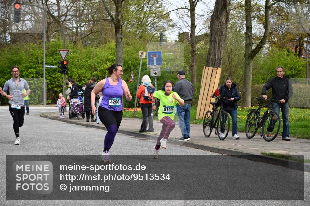 12.04.2026 - 45. Internationalen Wilhelmsburger Insellauf J. Mangold http://msf.ph/oto/9513534 12.04.2026 13:09:17 Ziel 4611, 2440, 2011, 5783, 4973, 4771, 5586, 5596, 4777, 5641, 5631, 4318, 4911, 4857, 3076, 5682, 5611, 5108, 5108, 4288, 5190, 3121, 2337, 3056, 2688, 4776, 2689, 5095, 3571, 5760, 3019, 3440, 5761, 5761, 4335, 3807, 4794, 2687, 5090, 5256, 4419, 5454 meine-sportfotos.de