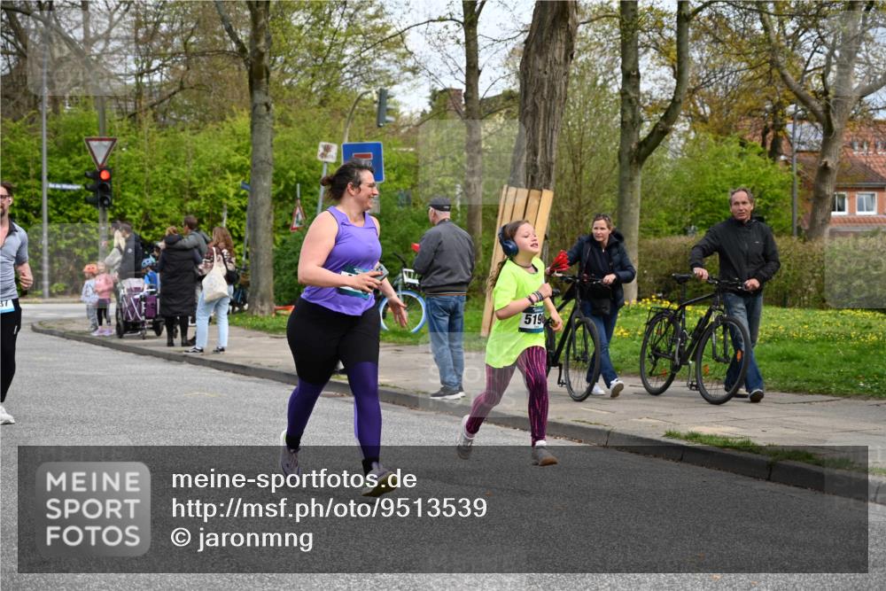 12.04.2026 - 45. Internationalen Wilhelmsburger Insellauf J. Mangold http://msf.ph/oto/9513539 12.04.2026 13:09:17 Ziel 4611, 2440, 2011, 5783, 4973, 4771, 5586, 5596, 4777, 5641, 5631, 4318, 4911, 4857, 3076, 5682, 5611, 5108, 5108, 4288, 5190, 3121, 2337, 3056, 2688, 4776, 2689, 5095, 3571, 5760, 3019, 3440, 5761, 5761, 4335, 3807, 4794, 2687, 5090, 5256, 4419, 5454 meine-sportfotos.de