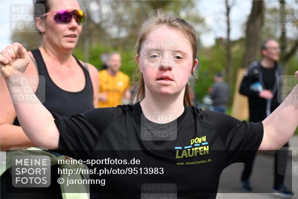 12.04.2026 - 45. Internationalen Wilhelmsburger Insellauf J. Mangold http://msf.ph/oto/9513983 12.04.2026 13:10:20 Ziel 2743, 3673, 4961, 3919, 3793, 3549, 5646, 5287, 4910, 4278, 4935, 2129, 2982, 2121, 2289, 4250, 5612, 3338, 5704, 4578, 4579, 4356, 3445, 3446, 4562, 3654, 3269, 4552, 3285, 3288, 3285, 3288, 5444, 5443, 5830, 5259, 3407, 3948, 3949, 4540, 2315, 5494, 4909, 5004, 4969, 5762, 4769, 4798, 4134, 4799, 5681, 2897, 3462, 5160, 5768, 3243, 4916, 5161, 3211, 5584 meine-sportfotos.de