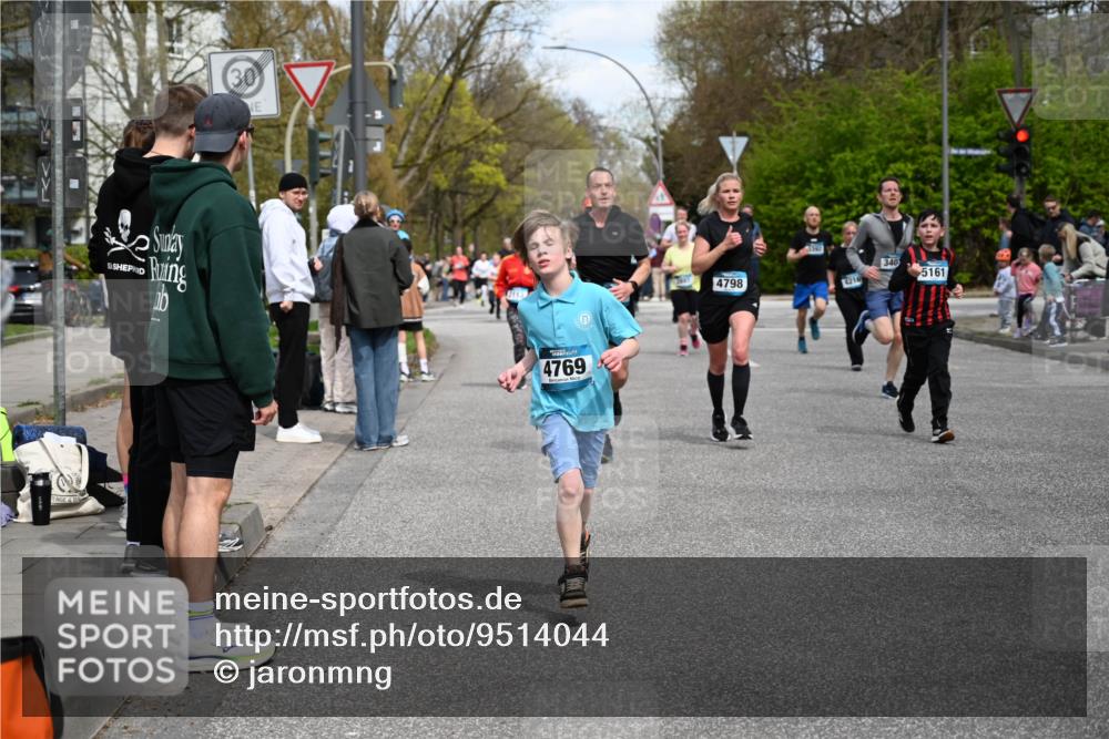 12.04.2026 - 45. Internationalen Wilhelmsburger Insellauf J. Mangold http://msf.ph/oto/9514044 12.04.2026 13:10:32 Ziel 2289, 4250, 5612, 3338, 5704, 4578, 4579, 4356, 3445, 3446, 4562, 3654, 3269, 4552, 3285, 3288, 5444, 5443, 5830, 5259, 3407, 3948, 3949, 4540, 2315, 5494, 4909, 5004, 4969, 5762, 4769, 4798, 4134, 4799, 5681, 2897, 3462, 5160, 5768, 3243, 4916, 5161, 3211, 5584, 5584, 4770, 5246, 2926, 2927, 5195, 4692, 5417, 5199, 2889, 2714, 4216, 4895 meine-sportfotos.de