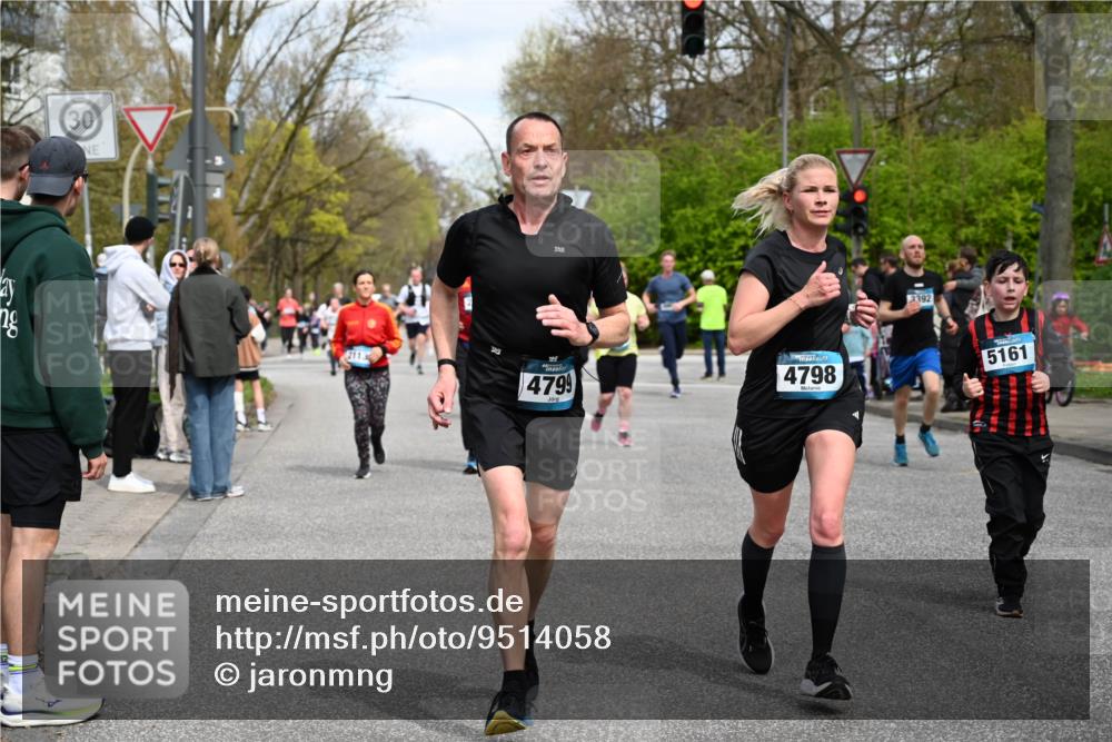 12.04.2026 - 45. Internationalen Wilhelmsburger Insellauf J. Mangold http://msf.ph/oto/9514058 12.04.2026 13:10:35 Ziel 4250, 5612, 3338, 5704, 4578, 4579, 4356, 3445, 3446, 4562, 3654, 3269, 4552, 3285, 3288, 5444, 5443, 5830, 5259, 3407, 3948, 3949, 4540, 2315, 5494, 4909, 5004, 4969, 5762, 4769, 4798, 4769, 4798, 4134, 4799, 5681, 2897, 3462, 5160, 5768, 3243, 4916, 5161, 3211, 5584, 4770, 5246, 2926, 2927, 5195, 4692, 5417, 5199, 2889, 2714, 4216, 4895, 3932, 2114, 2519, 2113 meine-sportfotos.de