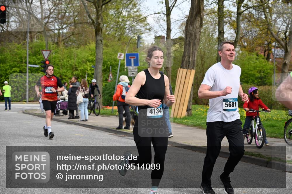 12.04.2026 - 45. Internationalen Wilhelmsburger Insellauf J. Mangold http://msf.ph/oto/9514099 12.04.2026 13:10:41 Ziel 5704, 4578, 4579, 4356, 3445, 3446, 4562, 3654, 3269, 4552, 3285, 3288, 5444, 5443, 5830, 5259, 3407, 3948, 3949, 4540, 2315, 5494, 4909, 5004, 4969, 5762, 4769, 4798, 4134, 4799, 5681, 2897, 3462, 5160, 5768, 5768, 3243, 4916, 5161, 3211, 5584, 4770, 5246, 2926, 2927, 5195, 4692, 5417, 5199, 2889, 2714, 4216, 4895, 3932, 2114, 2519, 2113, 2076, 4106, 3247, 5180 meine-sportfotos.de