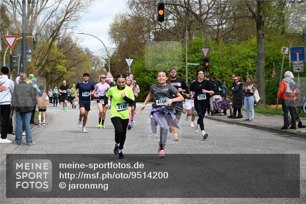 12.04.2026 - 45. Internationalen Wilhelmsburger Insellauf J. Mangold http://msf.ph/oto/9514200 12.04.2026 13:11:10 Ziel 4770, 5246, 2926, 2927, 5195, 4692, 5417, 5199, 2889, 2714, 4216, 4895, 3932, 2114, 2519, 2113, 2076, 4106, 3247, 5180, 3101, 3734, 4796, 4796, 2461, 4810, 3994, 4558, 3573, 4427, 2844, 3115, 4726, 4051, 2827, 2825, 4985, 4985, 4193, 3643, 5525, 5403, 2084, 5772, 3733, 4730, 3969, 3055, 4664 meine-sportfotos.de