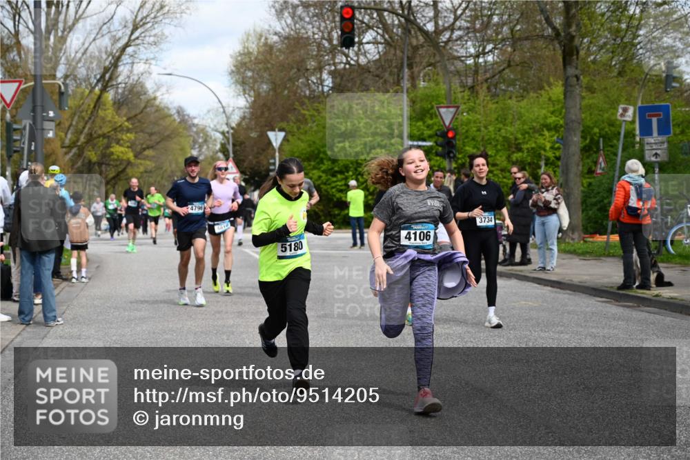 12.04.2026 - 45. Internationalen Wilhelmsburger Insellauf J. Mangold http://msf.ph/oto/9514205 12.04.2026 13:11:10 Ziel 4770, 5246, 2926, 2927, 5195, 4692, 5417, 5199, 2889, 2714, 4216, 4895, 3932, 2114, 2519, 2113, 2076, 4106, 3247, 5180, 3101, 3734, 4796, 4796, 2461, 4810, 3994, 4558, 3573, 4427, 2844, 3115, 4726, 4051, 2827, 2825, 4985, 4985, 4193, 3643, 5525, 5403, 2084, 5772, 3733, 4730, 3969, 3055, 4664 meine-sportfotos.de