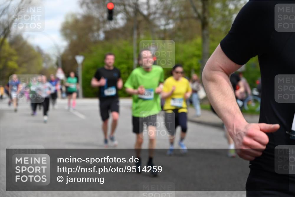 12.04.2026 - 45. Internationalen Wilhelmsburger Insellauf J. Mangold http://msf.ph/oto/9514259 12.04.2026 13:11:22 Ziel 3932, 2114, 2519, 2113, 2076, 4106, 3247, 5180, 3101, 3734, 4796, 2461, 4810, 3994, 4558, 3573, 4427, 2844, 3115, 4726, 4051, 2827, 2825, 4985, 4985, 4193, 3643, 5525, 5403, 2084, 5772, 3733, 4730, 3969, 3055, 4664, 2396, 3079, 3138, 5402, 2136, 4683, 5640, 4480, 4987, 2445, 4930 meine-sportfotos.de