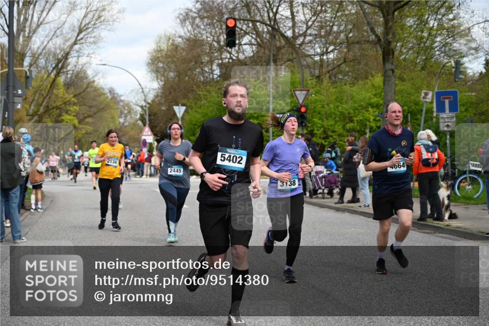 12.04.2026 - 45. Internationalen Wilhelmsburger Insellauf J. Mangold http://msf.ph/oto/9514380 12.04.2026 13:11:37 Ziel 2461, 4810, 3994, 4558, 3573, 4427, 2844, 3115, 4726, 4051, 2827, 2825, 4985, 4193, 3643, 5525, 5403, 2084, 5772, 3733, 4730, 3969, 3055, 4664, 2396, 3079, 3138, 3138, 5402, 2136, 4683, 5640, 4480, 4987, 2445, 4930, 2024, 4328, 4328, 4276, 5031, 4532, 2742, 5437 meine-sportfotos.de
