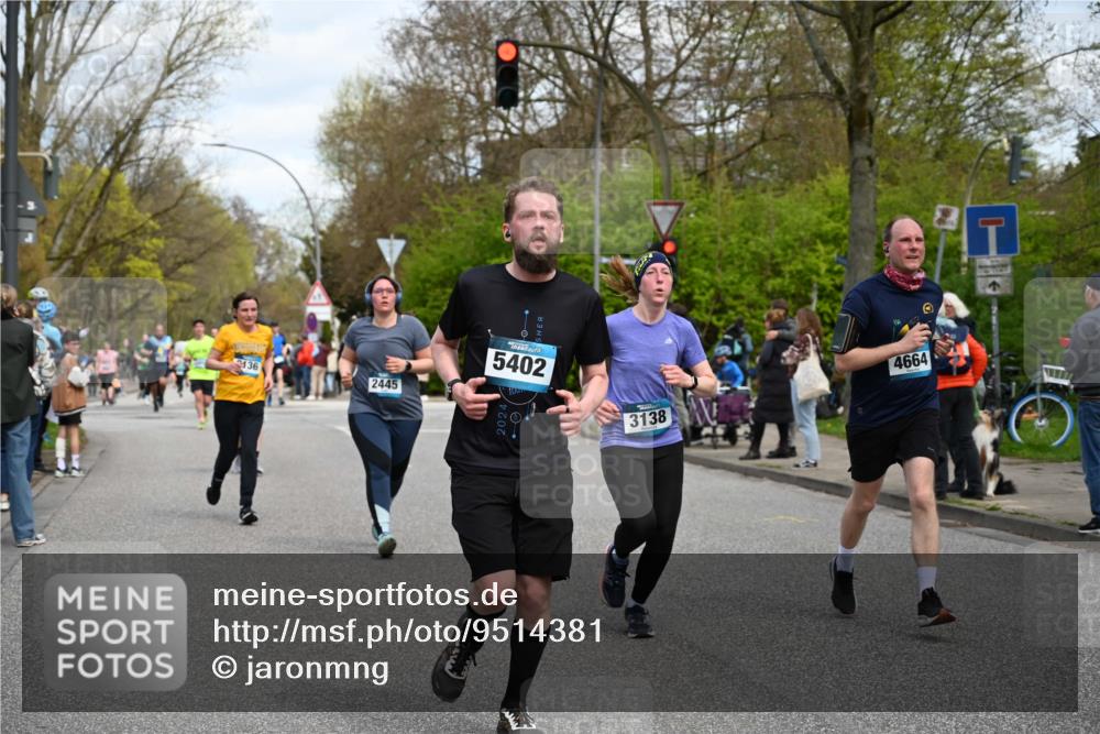 12.04.2026 - 45. Internationalen Wilhelmsburger Insellauf J. Mangold http://msf.ph/oto/9514381 12.04.2026 13:11:37 Ziel 2461, 4810, 3994, 4558, 3573, 4427, 2844, 3115, 4726, 4051, 2827, 2825, 4985, 4193, 3643, 5525, 5403, 2084, 5772, 3733, 4730, 3969, 3055, 4664, 2396, 3079, 3138, 3138, 5402, 2136, 4683, 5640, 4480, 4987, 2445, 4930, 2024, 4328, 4328, 4276, 5031, 4532, 2742, 5437 meine-sportfotos.de