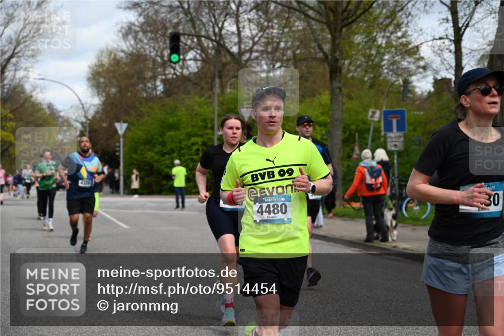 12.04.2026 - 45. Internationalen Wilhelmsburger Insellauf J. Mangold http://msf.ph/oto/9514454 12.04.2026 13:11:46 Ziel 4985, 4193, 3643, 5525, 5403, 2084, 5772, 3733, 4730, 3969, 3055, 4664, 2396, 3079, 3138, 5402, 2136, 4683, 5640, 4480, 4987, 2445, 4930, 4930, 2024, 4328, 4276, 5031, 4532, 2742, 5437, 4847, 4846, 4850, 4550, 3914 meine-sportfotos.de