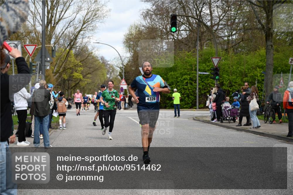 12.04.2026 - 45. Internationalen Wilhelmsburger Insellauf J. Mangold http://msf.ph/oto/9514462 12.04.2026 13:11:47 Ziel 4985, 4193, 3643, 5525, 5403, 2084, 5772, 3733, 4730, 3969, 3055, 4664, 2396, 3079, 3138, 5402, 2136, 4683, 5640, 4480, 4987, 2445, 4930, 2024, 2024, 4328, 4276, 5031, 4532, 2742, 5437, 4847, 4846, 4850, 4550, 3914, 2545, 3352 meine-sportfotos.de