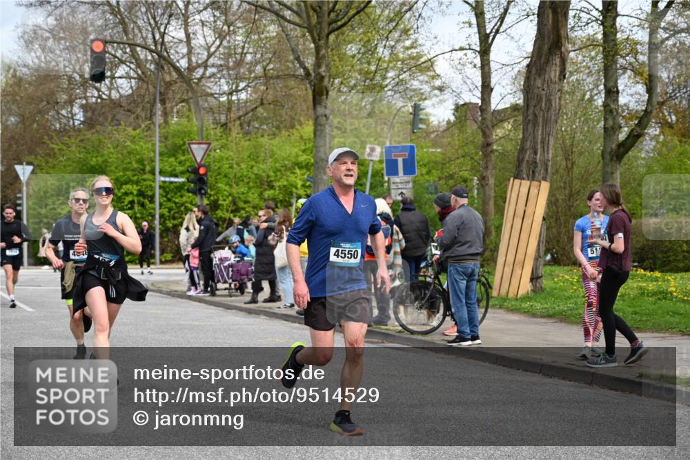 12.04.2026 - 45. Internationalen Wilhelmsburger Insellauf J. Mangold http://msf.ph/oto/9514529 12.04.2026 13:12:05 Ziel 4683, 5640, 4480, 4987, 2445, 4930, 2024, 4328, 4276, 5031, 4532, 2742, 5437, 4847, 4846, 4850, 4850, 4550, 3914, 2545, 3352, 3348, 5750, 5855, 2280, 3441, 5674, 4841, 2275 meine-sportfotos.de