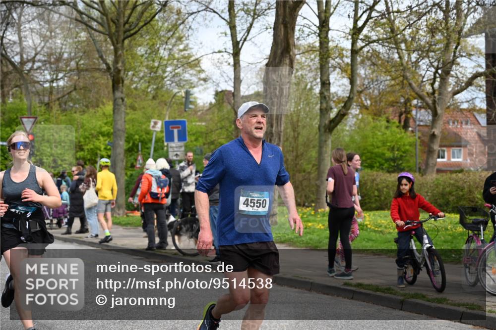 12.04.2026 - 45. Internationalen Wilhelmsburger Insellauf J. Mangold http://msf.ph/oto/9514538 12.04.2026 13:12:06 Ziel 5640, 4480, 4987, 2445, 4930, 2024, 4328, 4276, 5031, 4532, 2742, 5437, 4847, 4846, 4850, 4550, 3914, 2545, 3352, 3348, 5750, 5855, 2280, 3441, 5674, 4841, 2275, 4671 meine-sportfotos.de