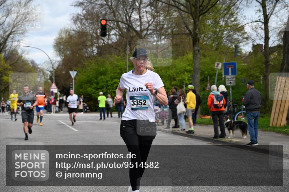 12.04.2026 - 45. Internationalen Wilhelmsburger Insellauf J. Mangold http://msf.ph/oto/9514582 12.04.2026 13:12:12 Ziel 2024, 4328, 4276, 5031, 4532, 2742, 5437, 4847, 4846, 4850, 4550, 3914, 2545, 3352, 3348, 5750, 5855, 2280, 3441, 5674, 4841, 2275, 4671, 4627, 4628, 3638, 4385 meine-sportfotos.de