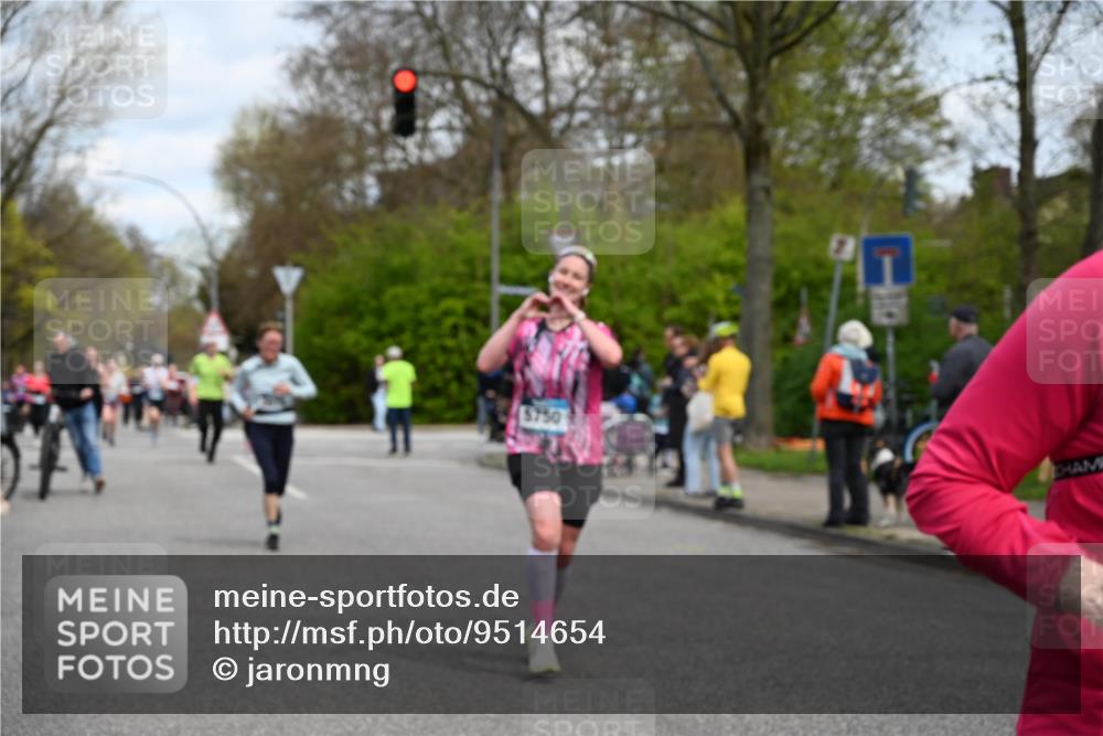 12.04.2026 - 45. Internationalen Wilhelmsburger Insellauf J. Mangold http://msf.ph/oto/9514654 12.04.2026 13:12:24 Ziel 4847, 4846, 4850, 4550, 3914, 2545, 3352, 3348, 5750, 5855, 2280, 3441, 5674, 4841, 2275, 4671, 4627, 4628, 3638, 4385, 4385, 2274, 4919, 4720, 4721, 2998, 4693, 3519, 4970, 3686 meine-sportfotos.de