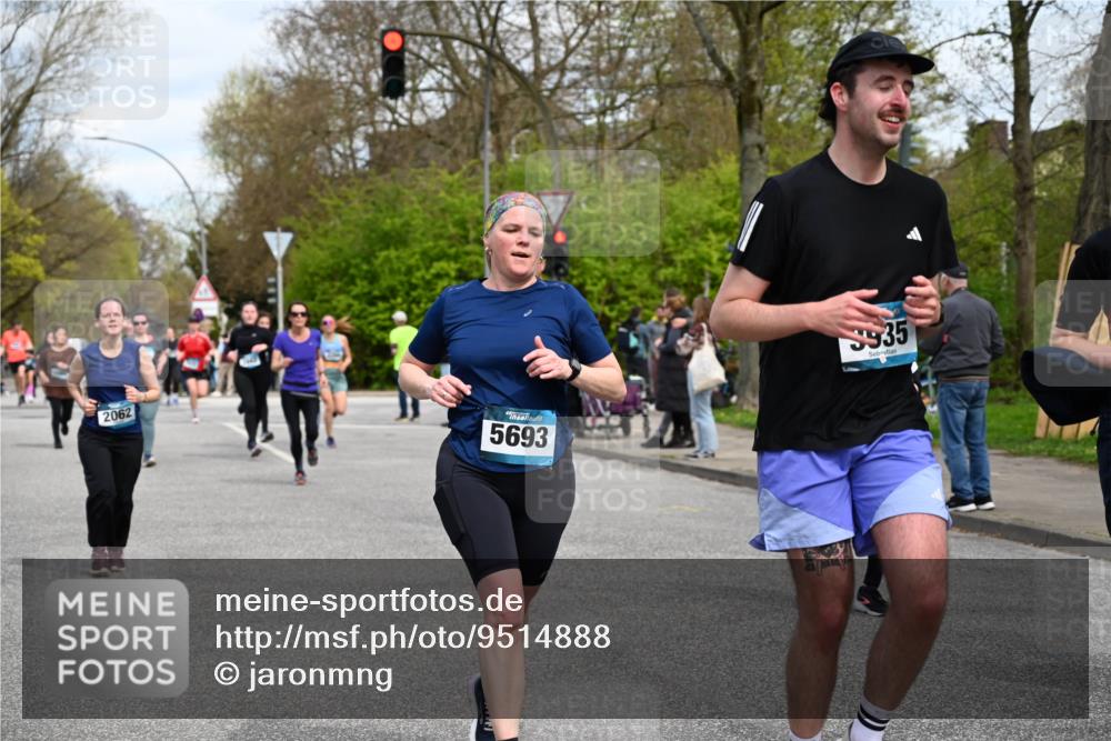 12.04.2026 - 45. Internationalen Wilhelmsburger Insellauf J. Mangold http://msf.ph/oto/9514888 12.04.2026 13:12:57 Ziel 3638, 4385, 2274, 4919, 4720, 4721, 2998, 4693, 3519, 4970, 3686, 4643, 2877, 5265, 5266, 4648, 2026, 5457, 4320, 4249, 3033, 2470, 4364, 3942, 5221, 3942, 5221, 3540, 3933, 3935, 3805, 5158, 5157, 2462, 4533, 5693, 5637, 2080, 5819, 2064, 4923, 4281, 3984, 3810 meine-sportfotos.de