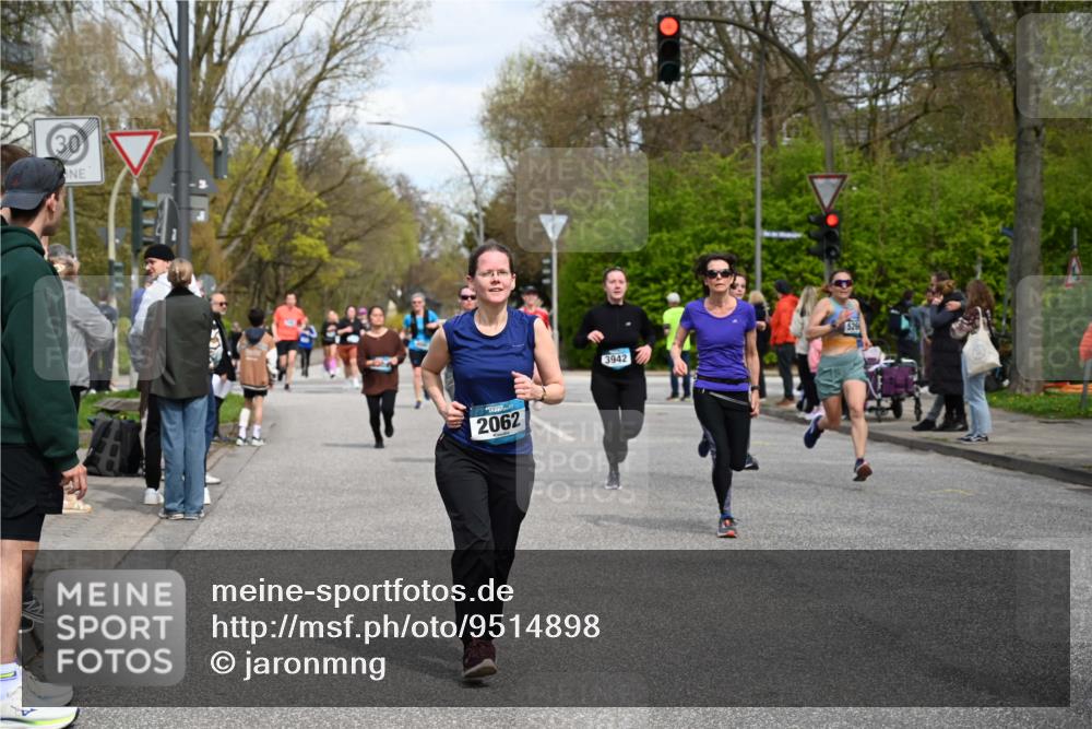12.04.2026 - 45. Internationalen Wilhelmsburger Insellauf J. Mangold http://msf.ph/oto/9514898 12.04.2026 13:12:59 Ziel 4385, 2274, 4919, 4720, 4721, 2998, 4693, 3519, 4970, 3686, 4643, 2877, 5265, 5266, 4648, 2026, 5457, 4320, 4249, 3033, 2470, 4364, 3942, 5221, 3540, 3933, 3933, 3935, 3805, 5158, 5157, 2462, 4533, 5693, 5637, 2080, 5819, 2064, 4923, 4281, 3984, 3810, 3268, 2062 meine-sportfotos.de