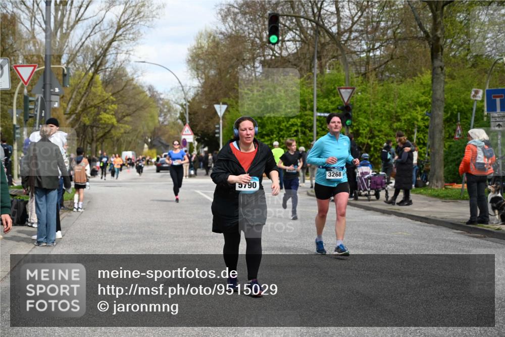 12.04.2026 - 45. Internationalen Wilhelmsburger Insellauf J. Mangold http://msf.ph/oto/9515029 12.04.2026 13:13:21 Ziel 4364, 3942, 5221, 3540, 3933, 3935, 3805, 5158, 5157, 2462, 4533, 5693, 5637, 2080, 5819, 2064, 4923, 4281, 3984, 3810, 3268, 2062, 4783, 4178, 5340, 2999, 5498, 4465, 5350 meine-sportfotos.de
