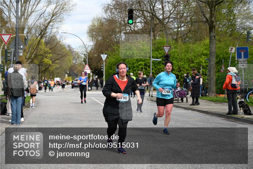 12.04.2026 - 45. Internationalen Wilhelmsburger Insellauf J. Mangold http://msf.ph/oto/9515031 12.04.2026 13:13:21 Ziel 4364, 3942, 5221, 3540, 3933, 3935, 3805, 5158, 5157, 2462, 4533, 5693, 5637, 2080, 5819, 2064, 4923, 4281, 3984, 3810, 3268, 2062, 4783, 4178, 5340, 2999, 5498, 4465, 5350 meine-sportfotos.de