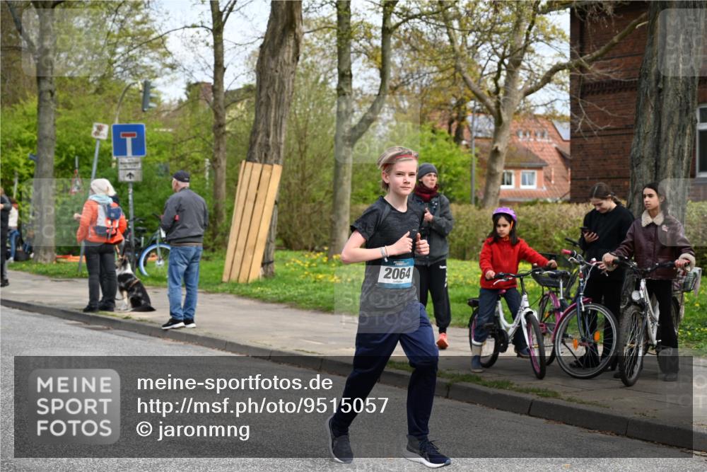 12.04.2026 - 45. Internationalen Wilhelmsburger Insellauf J. Mangold http://msf.ph/oto/9515057 12.04.2026 13:13:25 Ziel 3935, 3805, 5158, 5157, 2462, 4533, 5693, 5637, 2080, 5819, 2064, 4923, 4281, 3984, 3810, 3268, 2062, 4783, 4783, 4178, 5340, 2999, 5498, 4465, 5350, 5790 meine-sportfotos.de