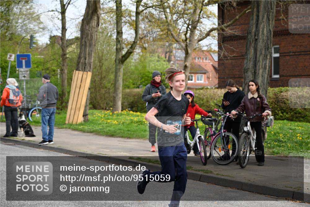 12.04.2026 - 45. Internationalen Wilhelmsburger Insellauf J. Mangold http://msf.ph/oto/9515059 12.04.2026 13:13:25 Ziel 3935, 3805, 5158, 5157, 2462, 4533, 5693, 5637, 2080, 5819, 2064, 4923, 4281, 3984, 3810, 3268, 2062, 4783, 4783, 4178, 5340, 2999, 5498, 4465, 5350, 5790 meine-sportfotos.de