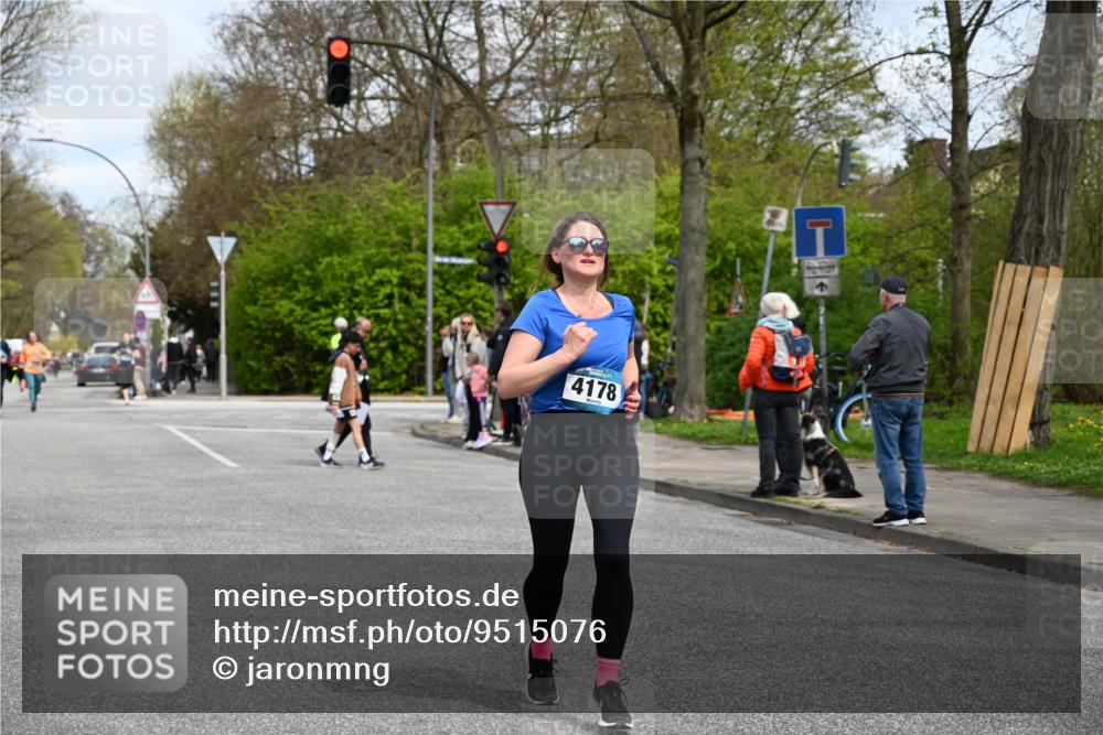 12.04.2026 - 45. Internationalen Wilhelmsburger Insellauf J. Mangold http://msf.ph/oto/9515076 12.04.2026 13:13:27 Ziel 5158, 5157, 2462, 4533, 5693, 5637, 2080, 5819, 2064, 4923, 4281, 3984, 3810, 3268, 2062, 4783, 4178, 5340, 2999, 5498, 4465, 5350, 5790 meine-sportfotos.de