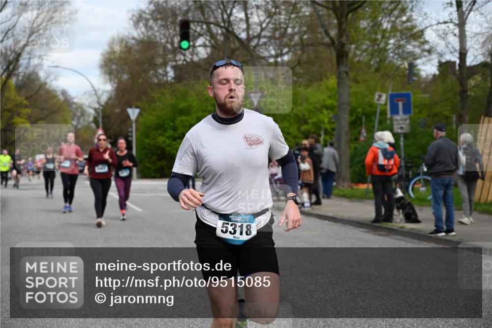 12.04.2026 - 45. Internationalen Wilhelmsburger Insellauf J. Mangold http://msf.ph/oto/9515085 12.04.2026 13:14:04 Ziel 5498, 4465, 5350, 5790, 4716, 5318, 5418, 5481, 5418, 5481, 4228, 4573, 3360, 3443, 3469, 2107, 4421, 5242, 3425, 5142, 4852, 2430, 5813, 4747 meine-sportfotos.de