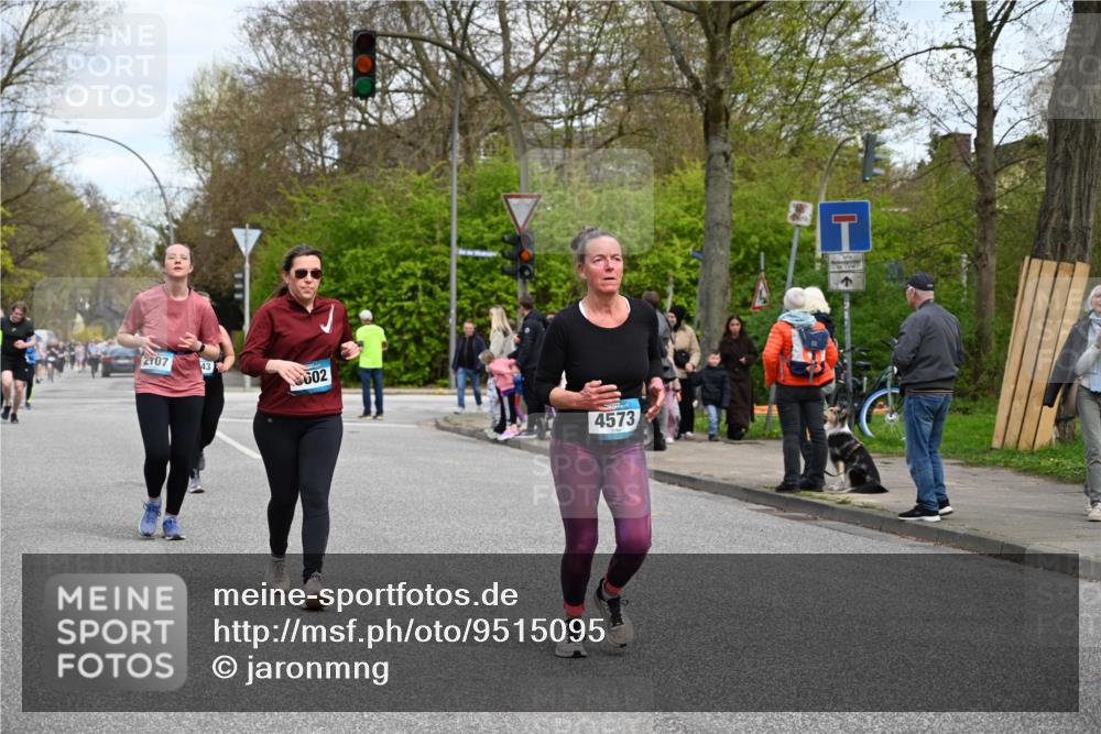 12.04.2026 - 45. Internationalen Wilhelmsburger Insellauf J. Mangold http://msf.ph/oto/9515095 12.04.2026 13:14:07 Ziel 4465, 5350, 5790, 4716, 5318, 5418, 5481, 4228, 4228, 4573, 3360, 3443, 3469, 2107, 4421, 5242, 3425, 5142, 4852, 2430, 5813, 4747, 3773, 5602, 4960 meine-sportfotos.de