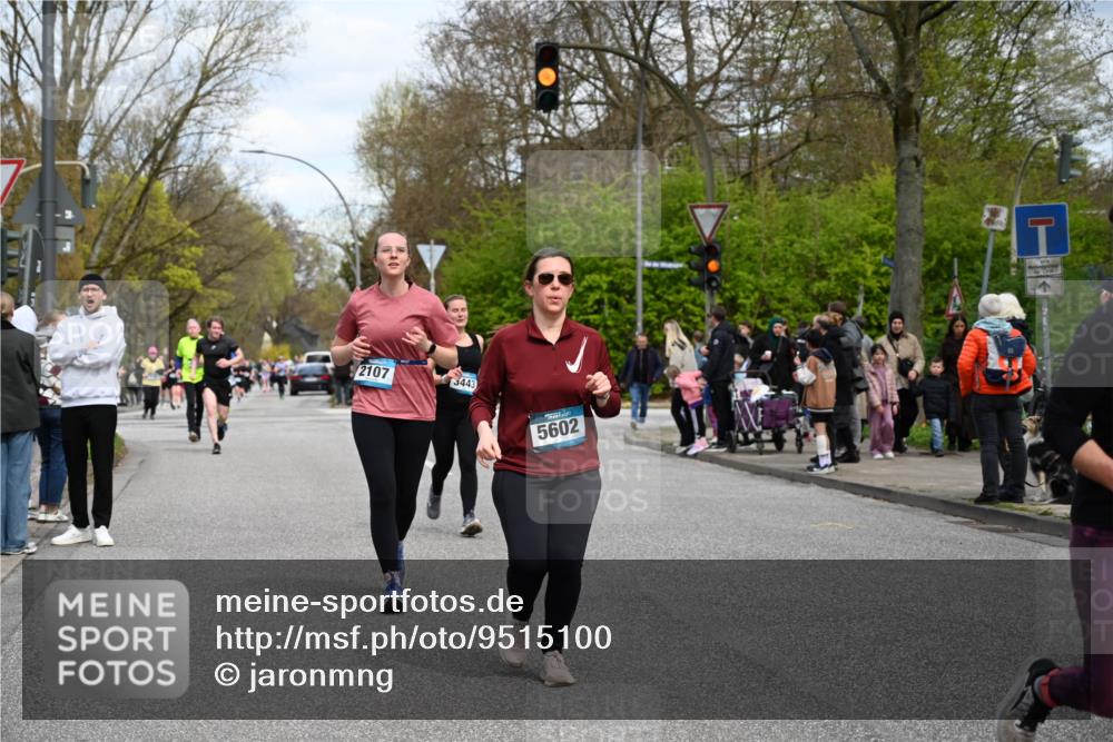 12.04.2026 - 45. Internationalen Wilhelmsburger Insellauf J. Mangold http://msf.ph/oto/9515100 12.04.2026 13:14:08 Ziel 5790, 4716, 5318, 5418, 5481, 4228, 4573, 3360, 3443, 3469, 2107, 4421, 5242, 3425, 4421, 5242, 3425, 5142, 4852, 2430, 5813, 4747, 3773, 5602, 4960 meine-sportfotos.de