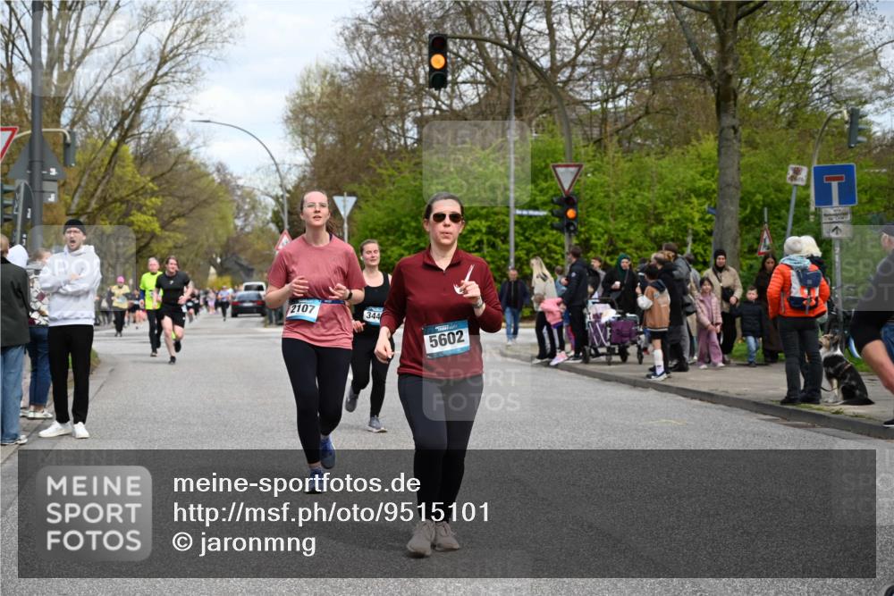 12.04.2026 - 45. Internationalen Wilhelmsburger Insellauf J. Mangold http://msf.ph/oto/9515101 12.04.2026 13:14:08 Ziel 5790, 4716, 5318, 5418, 5481, 4228, 4573, 3360, 3443, 3469, 2107, 4421, 5242, 3425, 4421, 5242, 3425, 5142, 4852, 2430, 5813, 4747, 3773, 5602, 4960 meine-sportfotos.de