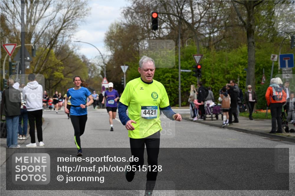 12.04.2026 - 45. Internationalen Wilhelmsburger Insellauf J. Mangold http://msf.ph/oto/9515128 12.04.2026 13:14:17 Ziel 4716, 5318, 5418, 5481, 4228, 4573, 3360, 3443, 3469, 2107, 3469, 2107, 4421, 5242, 3425, 5142, 4852, 2430, 5813, 4747, 3773, 5602, 4960, 4418, 5156, 4111, 3306, 3328, 2772, 5348, 4837, 4838 meine-sportfotos.de