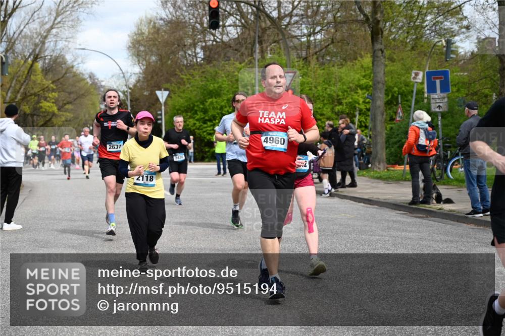 12.04.2026 - 45. Internationalen Wilhelmsburger Insellauf J. Mangold http://msf.ph/oto/9515194 12.04.2026 13:14:28 Ziel 5418, 5481, 4228, 4573, 3360, 3443, 3469, 2107, 4421, 5242, 3425, 5142, 4852, 2430, 5813, 4747, 3773, 5602, 4960, 4418, 5156, 4111, 3306, 3328, 2772, 2772, 5348, 4837, 4838, 4669, 2110, 4695, 2815 meine-sportfotos.de
