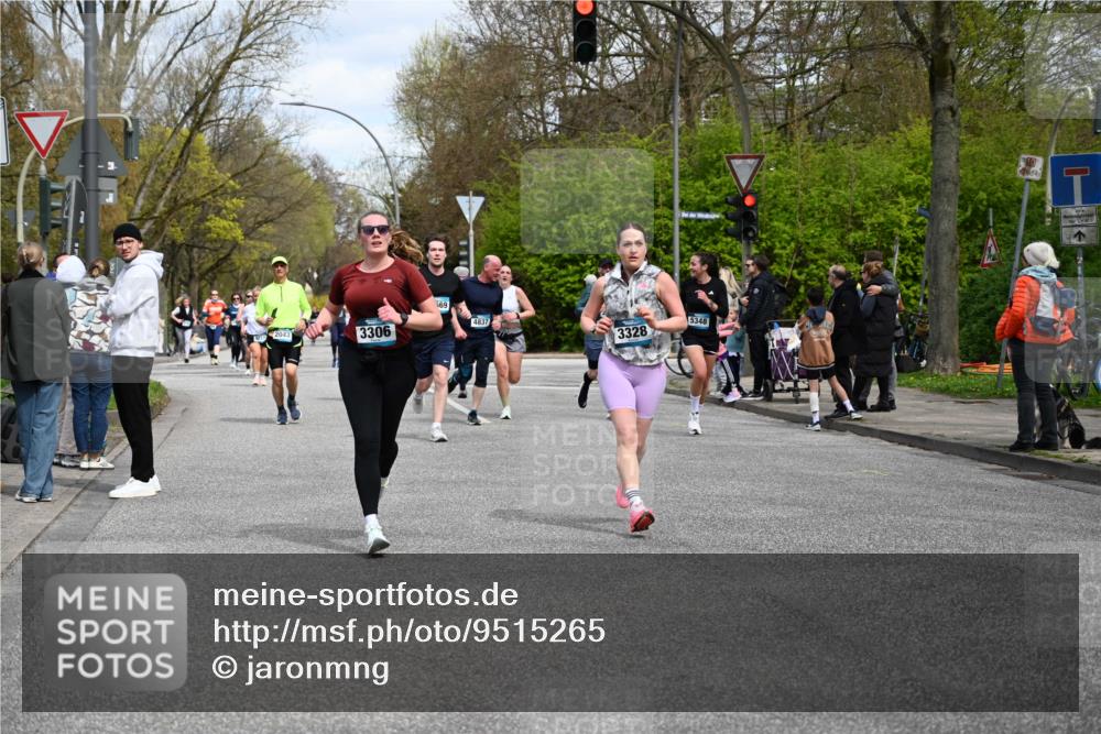 12.04.2026 - 45. Internationalen Wilhelmsburger Insellauf J. Mangold http://msf.ph/oto/9515265 12.04.2026 13:14:40 Ziel 3443, 3469, 2107, 4421, 5242, 3425, 5142, 4852, 2430, 5813, 4747, 3773, 5602, 4960, 4418, 5156, 4111, 3306, 3328, 2772, 2772, 5348, 4837, 4838, 4669, 2110, 4695, 2815, 2110, 4695, 2815, 2785, 2043, 2118, 5755, 5029, 4662, 4663, 4559, 3308 meine-sportfotos.de