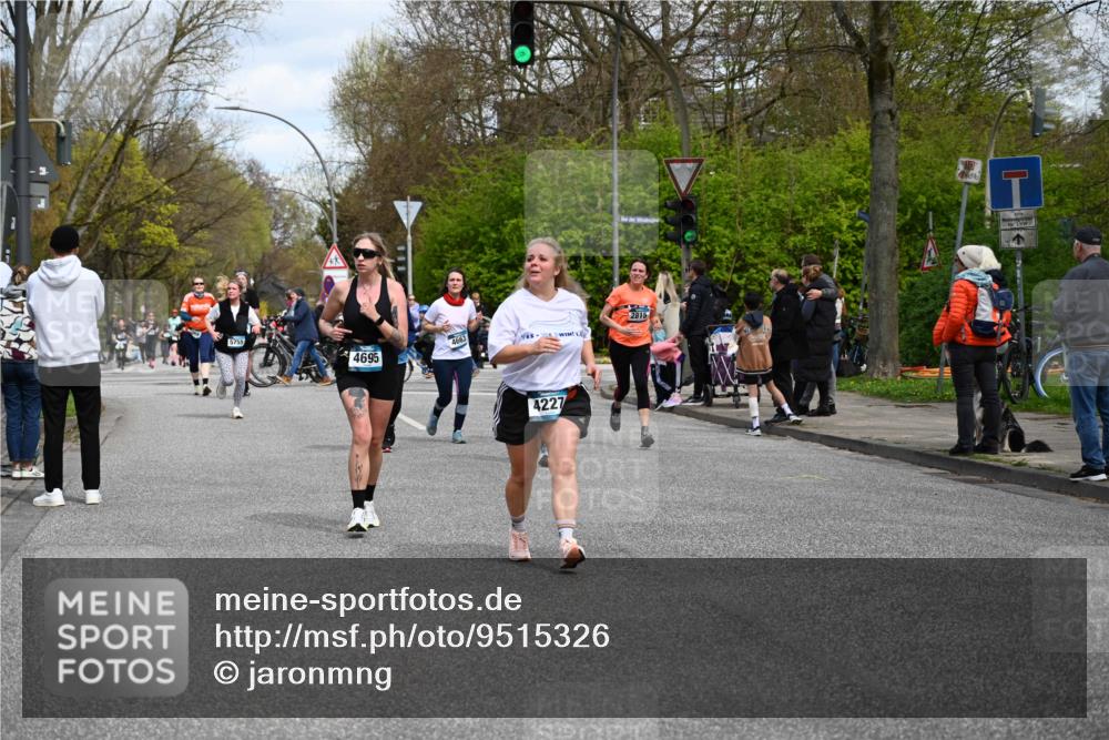 12.04.2026 - 45. Internationalen Wilhelmsburger Insellauf J. Mangold http://msf.ph/oto/9515326 12.04.2026 13:14:49 Ziel 2430, 5813, 4747, 3773, 5602, 4960, 4418, 5156, 4111, 3306, 3328, 2772, 5348, 4837, 4838, 4669, 2110, 4695, 2815, 2785, 2043, 2118, 5755, 5029, 4662, 4663, 4559, 3308, 3881, 3882, 3767, 3765, 4366, 4227 meine-sportfotos.de