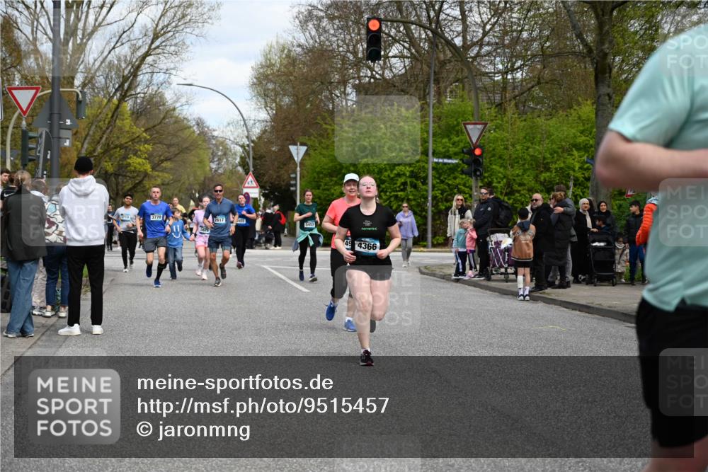 12.04.2026 - 45. Internationalen Wilhelmsburger Insellauf J. Mangold http://msf.ph/oto/9515457 12.04.2026 13:15:14 Ziel 2110, 4695, 2815, 2785, 2043, 2118, 5755, 5029, 4662, 4663, 4559, 3308, 3881, 3882, 3767, 3765, 4366, 4227, 3232, 2774, 5725, 3770, 2617, 5453, 4942, 4964, 5675, 4616, 4880, 2832, 3803, 3801, 3250, 5008, 2853, 3280, 3244, 5292, 4861, 2032, 4731, 2884, 3850 meine-sportfotos.de