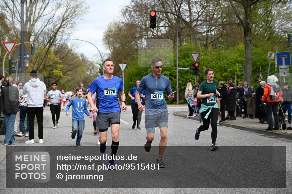 12.04.2026 - 45. Internationalen Wilhelmsburger Insellauf J. Mangold http://msf.ph/oto/9515491 12.04.2026 13:15:19 Ziel 2043, 2118, 5755, 5029, 4662, 4663, 4559, 3308, 3881, 3882, 3767, 3765, 4366, 4227, 3232, 2774, 5725, 3770, 2617, 5453, 4942, 4964, 5675, 4616, 4880, 2832, 3803, 3801, 3250, 5008, 2853, 3280, 3244, 5292, 4861, 2032, 4731, 2884, 3850, 4053, 5686, 4814, 4491 meine-sportfotos.de