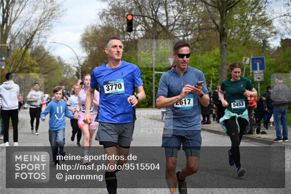 12.04.2026 - 45. Internationalen Wilhelmsburger Insellauf J. Mangold http://msf.ph/oto/9515504 12.04.2026 13:15:20 Ziel 5755, 5029, 4662, 4663, 4559, 3308, 3881, 3882, 3767, 3765, 4366, 4227, 3232, 2774, 5725, 3770, 2617, 3770, 2617, 5453, 4942, 4964, 5675, 4616, 4880, 2832, 3803, 3801, 3250, 5008, 2853, 3280, 3244, 5292, 4861, 2032, 4731, 2884, 3850, 4053, 5686, 4814, 4491 meine-sportfotos.de