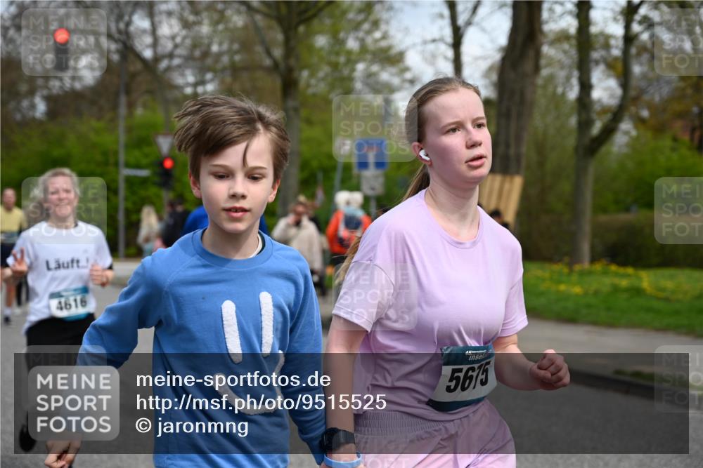 12.04.2026 - 45. Internationalen Wilhelmsburger Insellauf J. Mangold http://msf.ph/oto/9515525 12.04.2026 13:15:22 Ziel 4662, 4663, 4559, 3308, 3881, 3882, 3767, 3765, 4366, 4227, 3232, 2774, 5725, 3770, 2617, 5453, 4942, 4964, 5675, 4616, 4880, 2832, 3803, 3801, 3250, 5008, 5008, 2853, 3280, 3244, 5292, 4861, 2032, 4731, 2884, 3850, 4053, 5686, 4814, 4491 meine-sportfotos.de