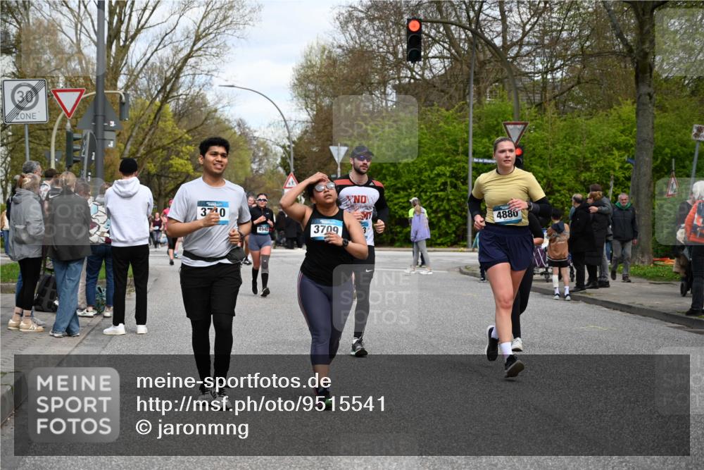 12.04.2026 - 45. Internationalen Wilhelmsburger Insellauf J. Mangold http://msf.ph/oto/9515541 12.04.2026 13:15:25 Ziel 4662, 4663, 4559, 3308, 3881, 3882, 3767, 3765, 4366, 4227, 3232, 2774, 5725, 3770, 2617, 5453, 4942, 4964, 5675, 4616, 4880, 2832, 3803, 3801, 3250, 5008, 2853, 3280, 3244, 5292, 4861, 2032, 2032, 4731, 2884, 3850, 4053, 5686, 4814, 4491, 2681, 5839, 5582, 5666 meine-sportfotos.de