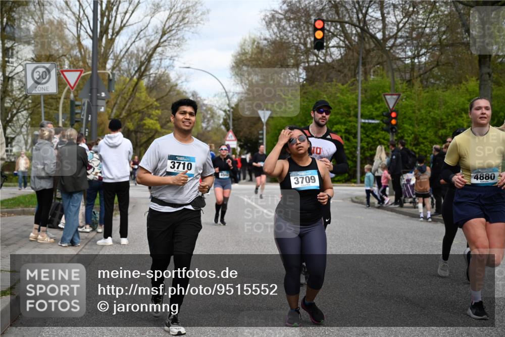 12.04.2026 - 45. Internationalen Wilhelmsburger Insellauf J. Mangold http://msf.ph/oto/9515552 12.04.2026 13:15:26 Ziel 4559, 3308, 3881, 3882, 3767, 3765, 4366, 4227, 3232, 2774, 5725, 3770, 2617, 5453, 4942, 4964, 5675, 4616, 4880, 2832, 3803, 3801, 3250, 5008, 2853, 3280, 3244, 5292, 4861, 2032, 4731, 2884, 3850, 4731, 2884, 3850, 4053, 5686, 4814, 4491, 2681, 5839, 5582, 5666, 3993 meine-sportfotos.de
