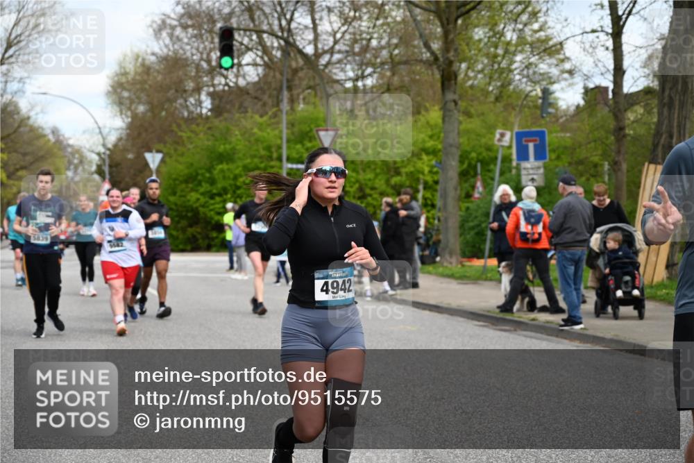 12.04.2026 - 45. Internationalen Wilhelmsburger Insellauf J. Mangold http://msf.ph/oto/9515575 12.04.2026 13:15:31 Ziel 3881, 3882, 3767, 3765, 4366, 4227, 3232, 2774, 5725, 3770, 2617, 5453, 4942, 4964, 5675, 4616, 4880, 2832, 3803, 3801, 3250, 5008, 2853, 3280, 3244, 5292, 4861, 2032, 4731, 2884, 3850, 4053, 5686, 4814, 4491, 2681, 5839, 5582, 5666, 3993, 5517, 3710, 3709 meine-sportfotos.de