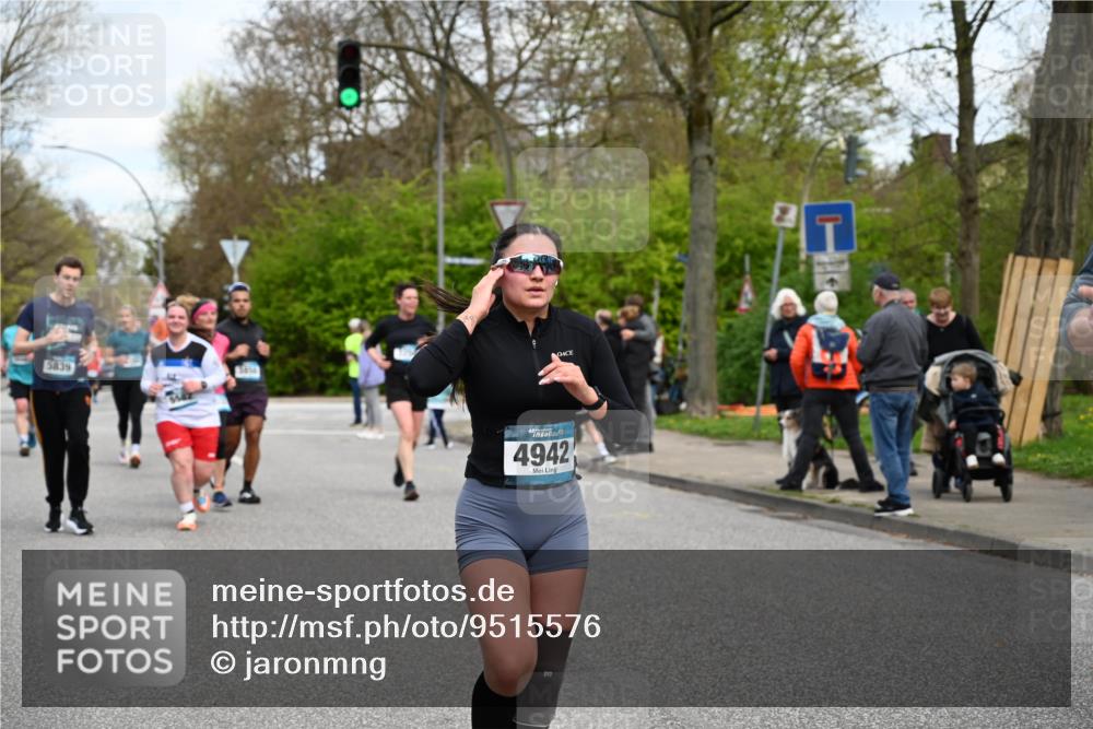 12.04.2026 - 45. Internationalen Wilhelmsburger Insellauf J. Mangold http://msf.ph/oto/9515576 12.04.2026 13:15:31 Ziel 3881, 3882, 3767, 3765, 4366, 4227, 3232, 2774, 5725, 3770, 2617, 5453, 4942, 4964, 5675, 4616, 4880, 2832, 3803, 3801, 3250, 5008, 2853, 3280, 3244, 5292, 4861, 2032, 4731, 2884, 3850, 4053, 5686, 4814, 4491, 2681, 5839, 5582, 5666, 3993, 5517, 3710, 3709 meine-sportfotos.de