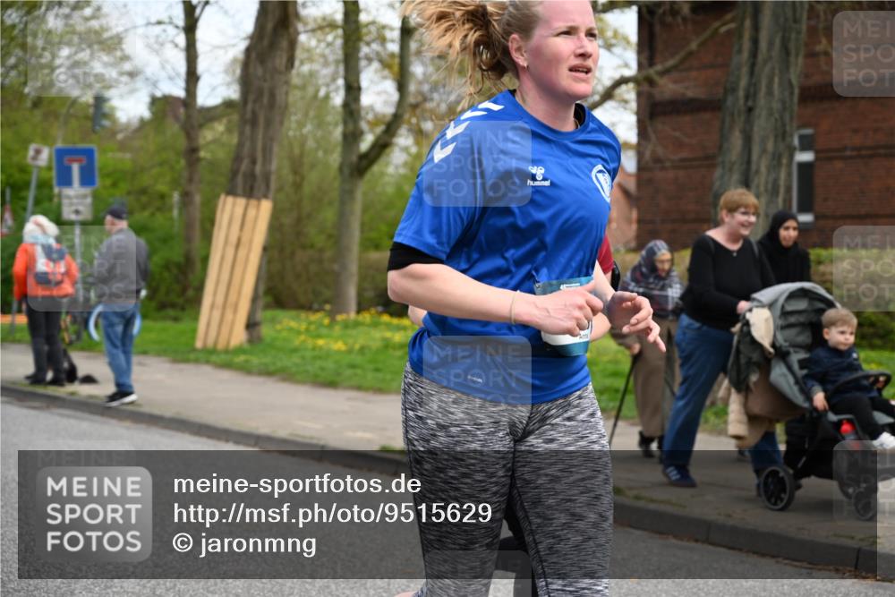 12.04.2026 - 45. Internationalen Wilhelmsburger Insellauf J. Mangold http://msf.ph/oto/9515629 12.04.2026 13:15:37 Ziel 4227, 3232, 2774, 5725, 3770, 2617, 5453, 4942, 4964, 5675, 4616, 4880, 2832, 3803, 3801, 3250, 5008, 2853, 3280, 3244, 5292, 4861, 2032, 2032, 4731, 2884, 3850, 4053, 5686, 4814, 4491, 2681, 5839, 5582, 5666, 5666, 3993, 5517, 3710, 3709, 4132 meine-sportfotos.de