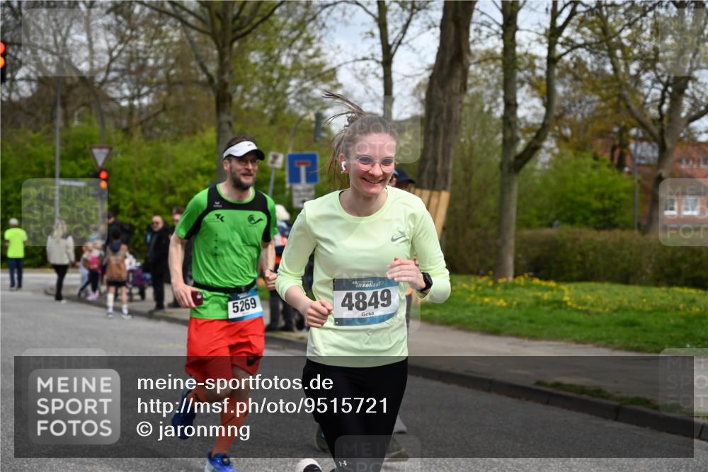 12.04.2026 - 45. Internationalen Wilhelmsburger Insellauf J. Mangold http://msf.ph/oto/9515721 12.04.2026 13:16:10 Ziel 2681, 5839, 5582, 5666, 3993, 5517, 3710, 3709, 4132, 2849, 4808, 5261, 3220, 4502, 3897, 3245, 4849, 3245, 4849, 3195, 5275, 5269, 4820, 4926, 3656, 4312, 5404, 3704, 3846, 2316 meine-sportfotos.de