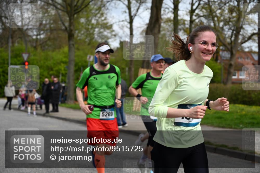 12.04.2026 - 45. Internationalen Wilhelmsburger Insellauf J. Mangold http://msf.ph/oto/9515725 12.04.2026 13:16:11 Ziel 2681, 5839, 5582, 5666, 3993, 5517, 3710, 3709, 4132, 2849, 4808, 5261, 3220, 4502, 3897, 3245, 4849, 3195, 5275, 5269, 4820, 4926, 3656, 4312, 5404, 3704, 3846, 2316 meine-sportfotos.de