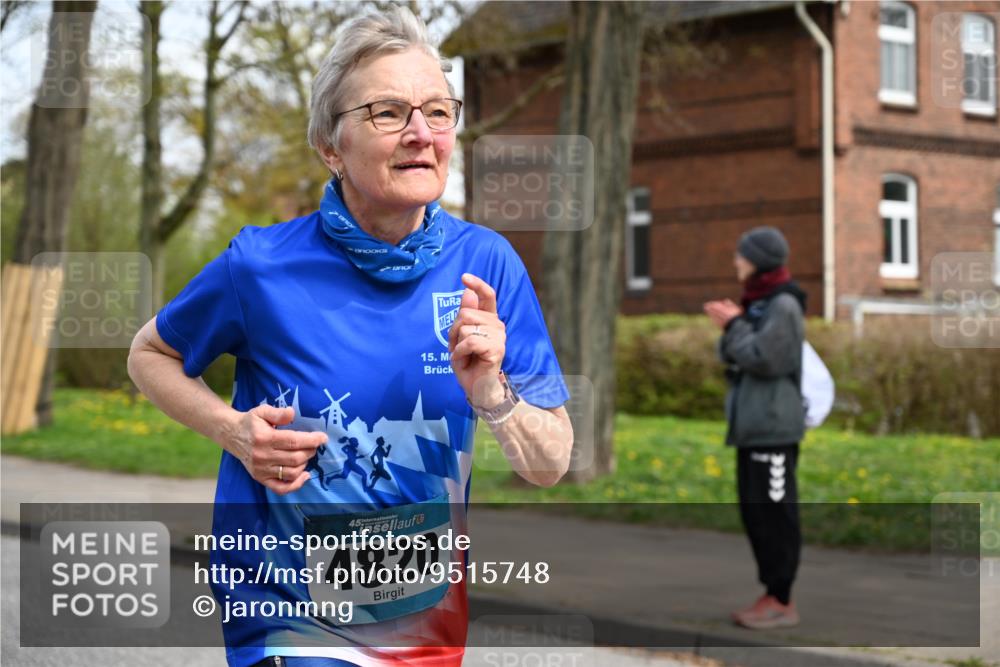 12.04.2026 - 45. Internationalen Wilhelmsburger Insellauf J. Mangold http://msf.ph/oto/9515748 12.04.2026 13:16:14 Ziel 5666, 3993, 5517, 3710, 3709, 4132, 2849, 4808, 5261, 3220, 4502, 3897, 3245, 4849, 3195, 5275, 5269, 4820, 4926, 4820, 4926, 3656, 4312, 5404, 3704, 3846, 2316 meine-sportfotos.de