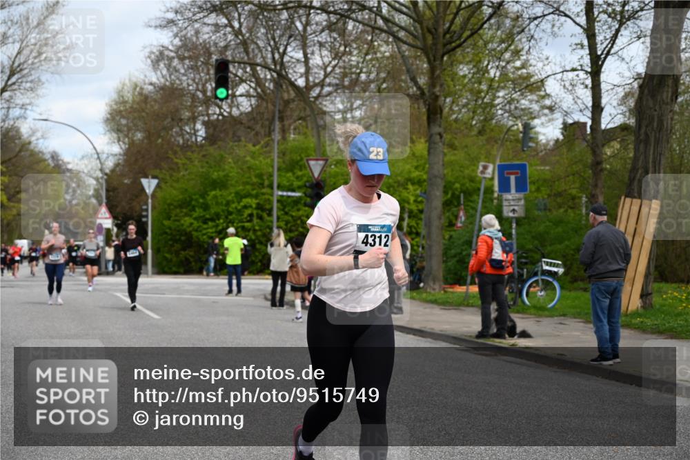 12.04.2026 - 45. Internationalen Wilhelmsburger Insellauf J. Mangold http://msf.ph/oto/9515749 12.04.2026 13:16:21 Ziel 4132, 2849, 4808, 5261, 3220, 4502, 3897, 3245, 4849, 3195, 5275, 5269, 4820, 4926, 3656, 4312, 4312, 5404, 3704, 3846, 2316, 5487, 3040, 4752 meine-sportfotos.de