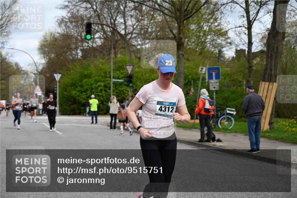 12.04.2026 - 45. Internationalen Wilhelmsburger Insellauf J. Mangold http://msf.ph/oto/9515751 12.04.2026 13:16:22 Ziel 4132, 2849, 4808, 5261, 3220, 4502, 3897, 3245, 4849, 3195, 5275, 5269, 4820, 4926, 3656, 4312, 5404, 3704, 3846, 2316, 2316, 5487, 3040, 4752 meine-sportfotos.de