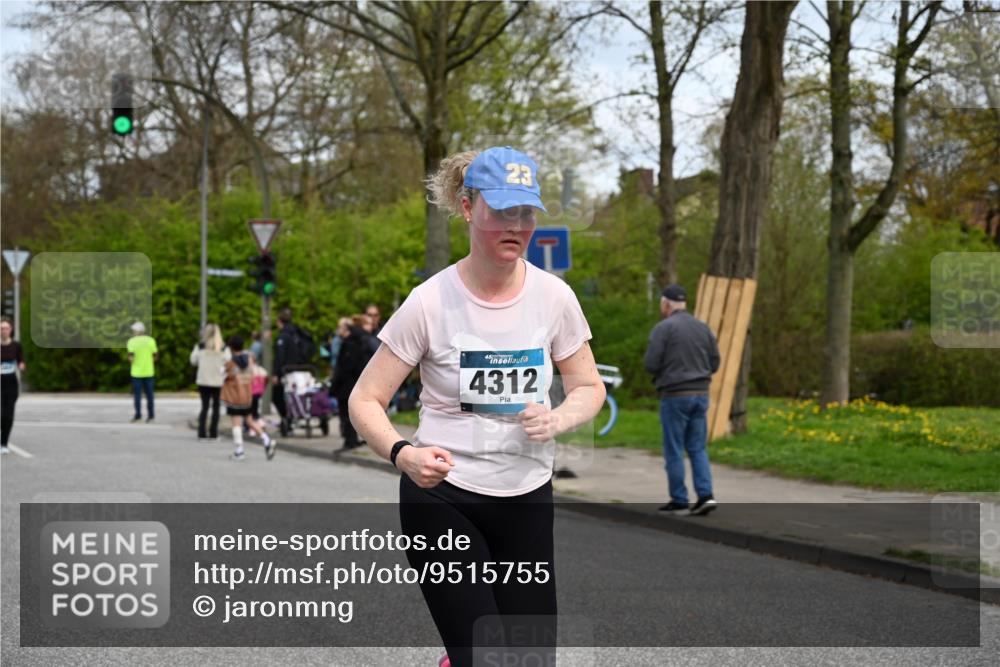 12.04.2026 - 45. Internationalen Wilhelmsburger Insellauf J. Mangold http://msf.ph/oto/9515755 12.04.2026 13:16:22 Ziel 4132, 2849, 4808, 5261, 3220, 4502, 3897, 3245, 4849, 3195, 5275, 5269, 4820, 4926, 3656, 4312, 5404, 3704, 3846, 2316, 2316, 5487, 3040, 4752 meine-sportfotos.de