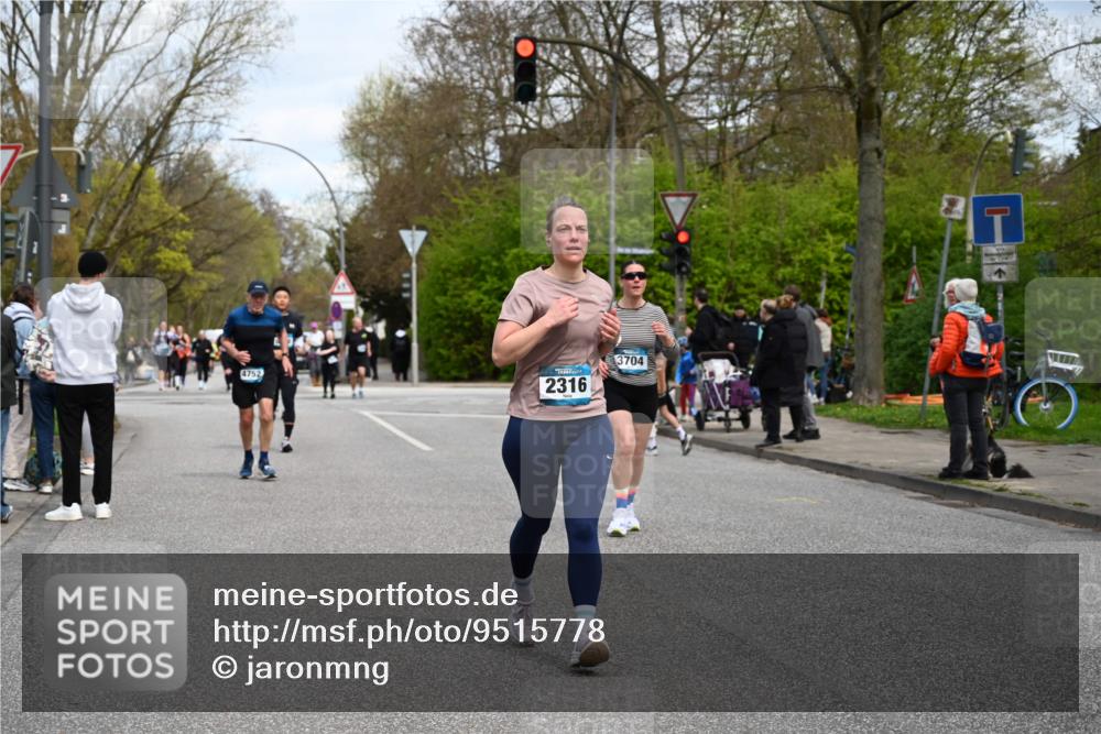12.04.2026 - 45. Internationalen Wilhelmsburger Insellauf J. Mangold http://msf.ph/oto/9515778 12.04.2026 13:16:29 Ziel 5261, 3220, 4502, 3897, 3245, 4849, 3195, 5275, 5269, 4820, 4926, 3656, 4312, 5404, 3704, 3846, 2316, 5487, 3040, 4752, 3886, 3097, 2942, 3575 meine-sportfotos.de