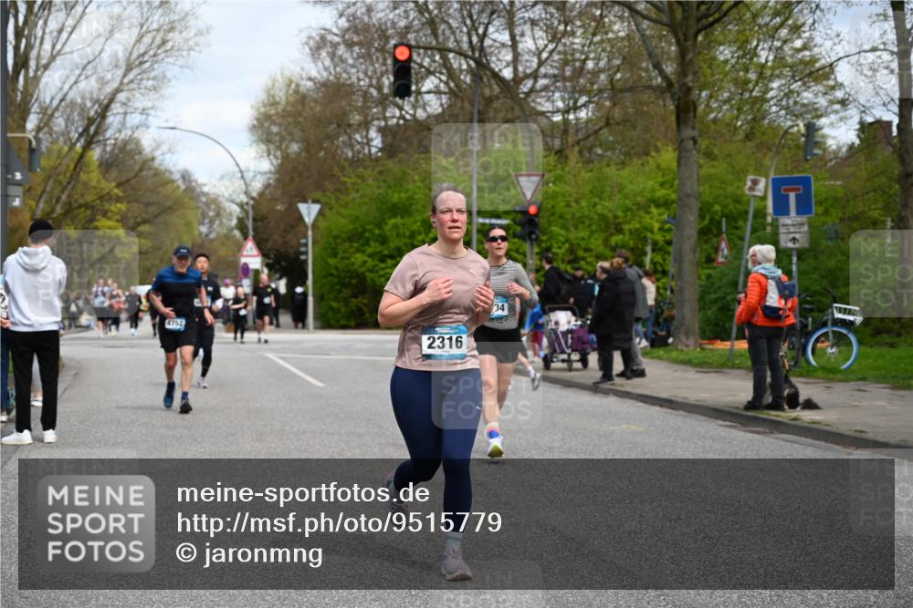 12.04.2026 - 45. Internationalen Wilhelmsburger Insellauf J. Mangold http://msf.ph/oto/9515779 12.04.2026 13:16:29 Ziel 5261, 3220, 4502, 3897, 3245, 4849, 3195, 5275, 5269, 4820, 4926, 3656, 4312, 5404, 3704, 3846, 2316, 5487, 3040, 4752, 3886, 3097, 2942, 3575 meine-sportfotos.de